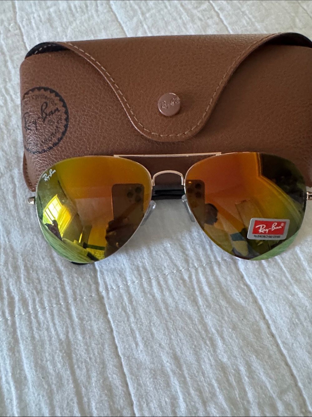 Ray-Ban unisex Aviator Sunglasses - Gold Frame with Orange-Green Mirrored Lenses